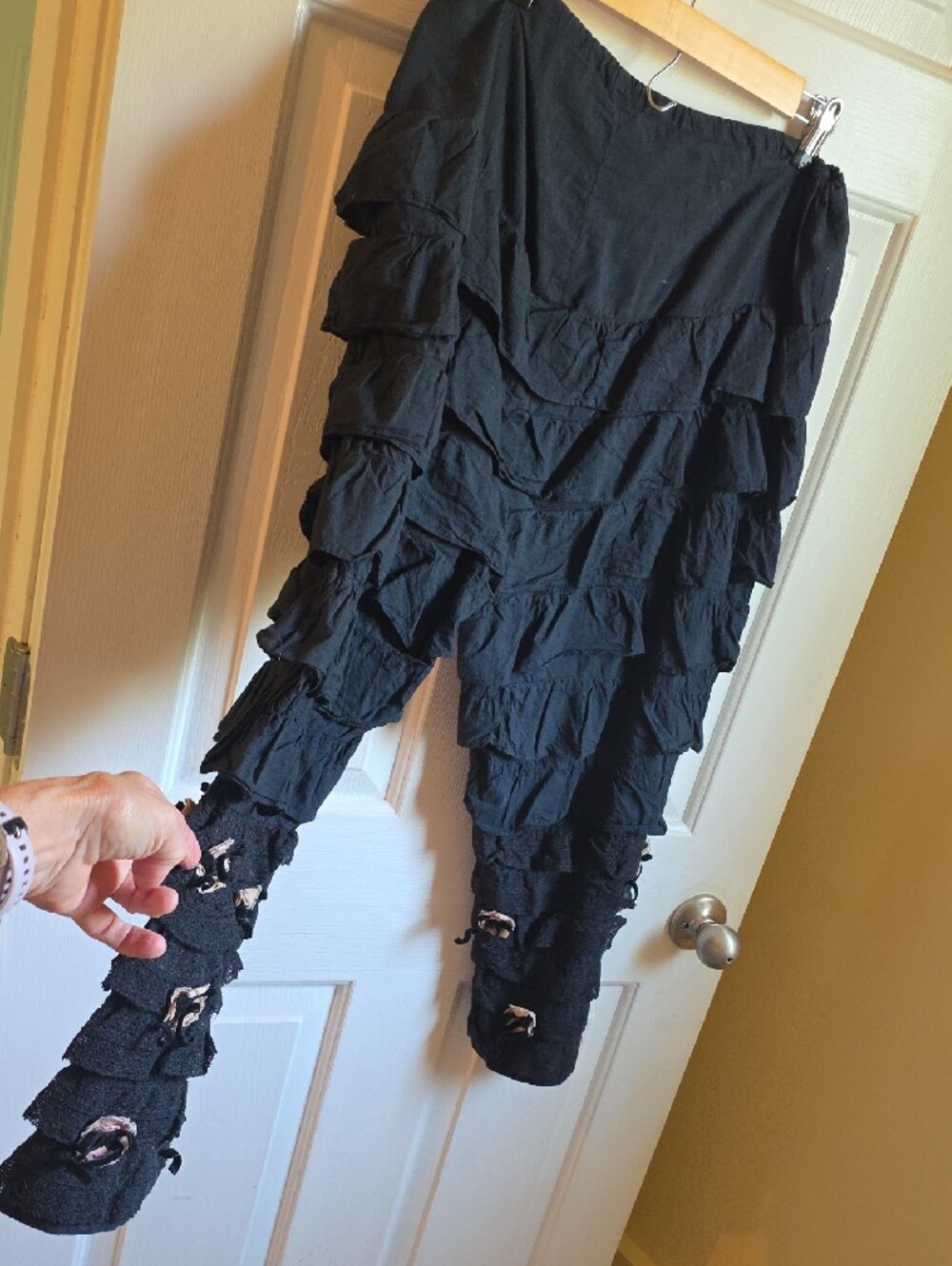 Magnolia Pearl Black Tiered Ruffle Capris - Picture 7 of 9